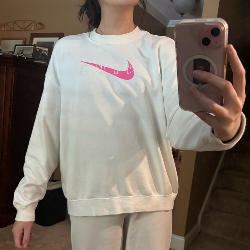 Women’s Nike Sweatshirt Medium!